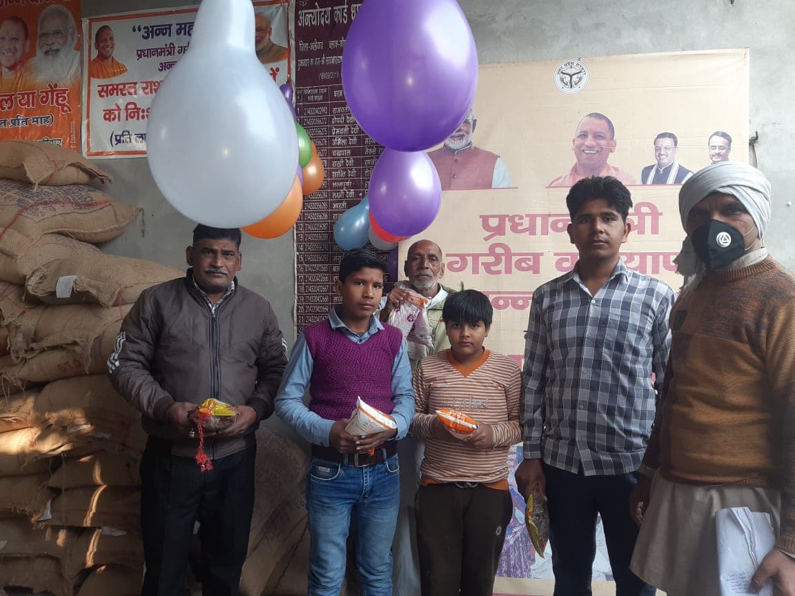Aligarh News: अलीगढ़ में 1,345 दुकानों पर निशुल्क मिला दोगुना राशन