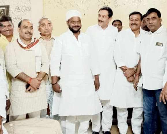 Varanasi News: पूर्व केंद्रीय मंत्री भंवर जितेंद्र सिंह पहुंचे काशी, बोले- हार का कारण जानने आया हूं