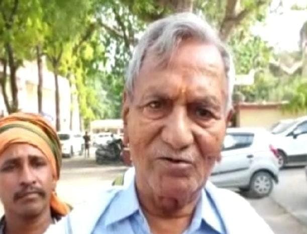 Prayagraj News: पुलिस लाइन में चल रही थी अधिकारियों की मीटिंग, सामने बदमाशों ने लूट लिए डेढ़ लाख रुपये