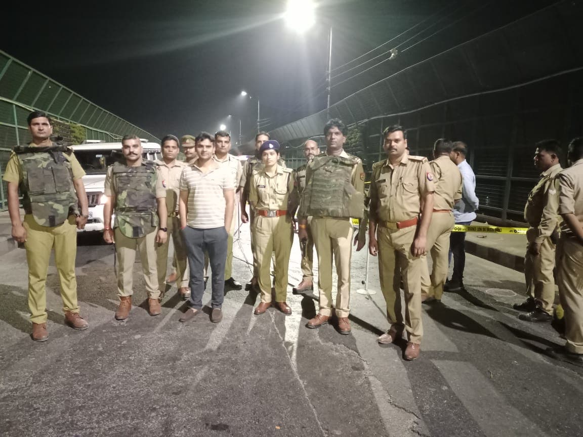 Agra News: पुलिस एनकाउंटर में शातिर बदमाश के पैर में लगी गोली, अस्पताल में भर्ती