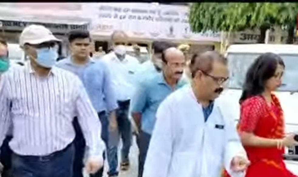बरेली की नई कमिश्नर संयुक्त समद्दार का जिला अस्पताल में छापा, अव्यवस्थाओं पर लगाई फटकार