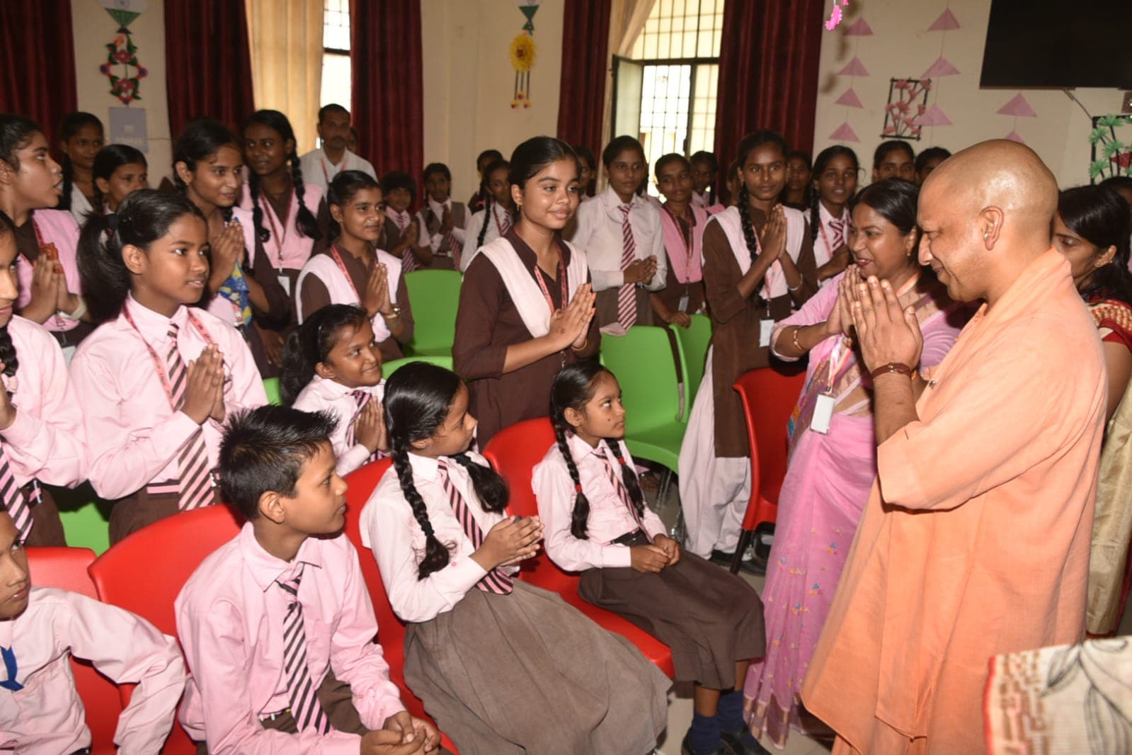 UP News : अब मूक बधिर भी पढ़ेंगे आवासीय विद्यालय में, सीएम योगी ने दिव्यांग बच्चों से की ली सुध