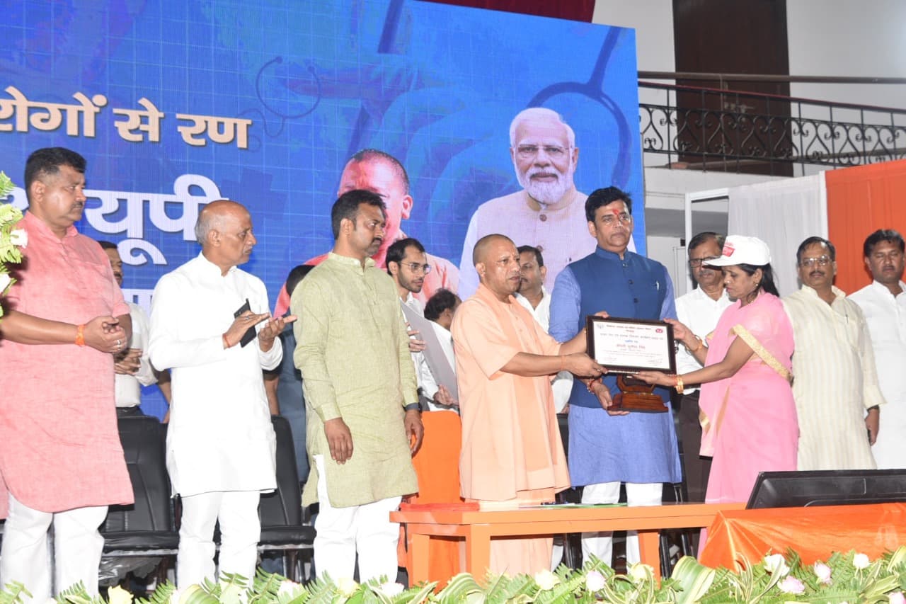 इंसेफेलाइटिस पर नियंत्रण देश और दुनिया के सामने एक सफलतम मॉडल : सीएम योगी