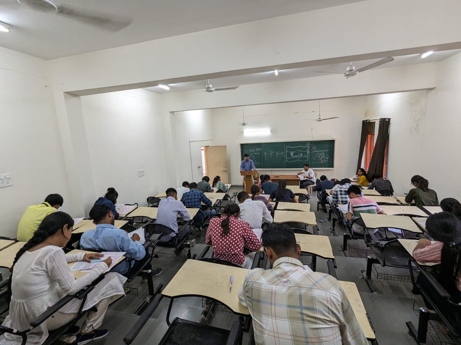 CSJMU में आयोजित हुई भारतीय संस्कृति ज्ञान परीक्षा,शीघ्र ही जारी होंगे परीक्षा परिणाम...