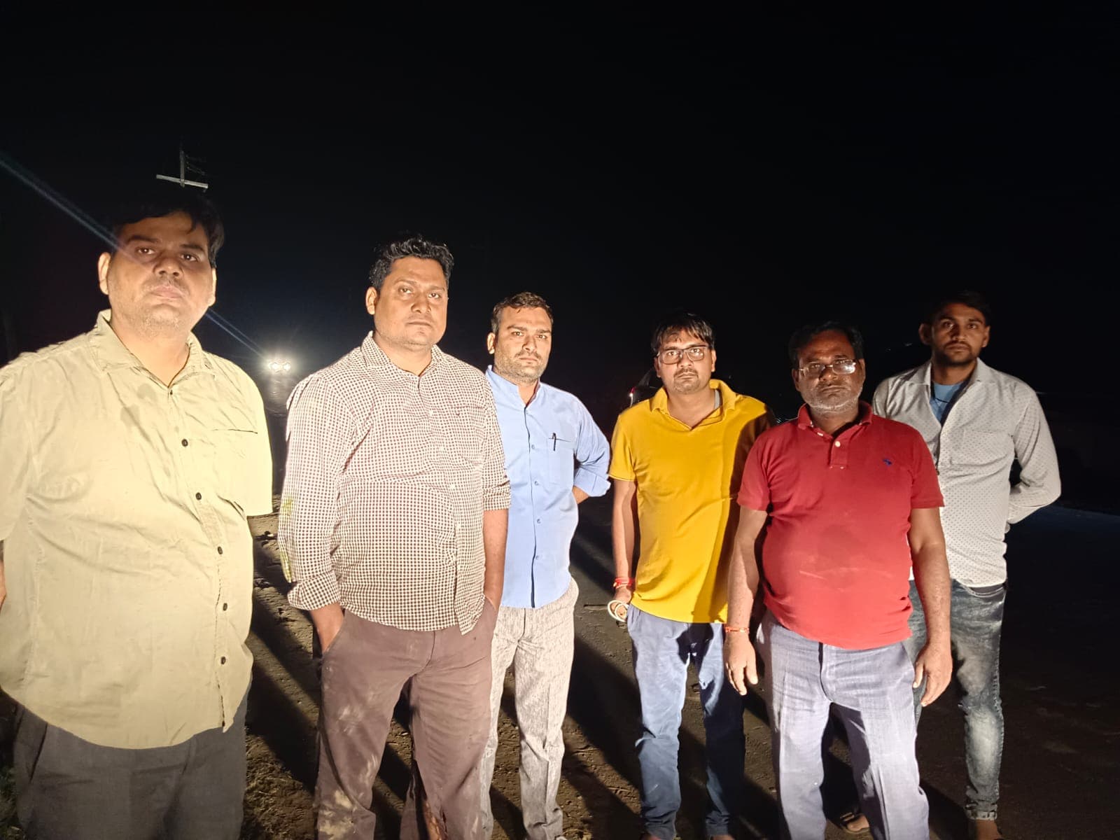 UP News: अवैध खनन रोकने पहुंचे तहसीलदार और नायब तहसीलदार पर जेसीबी चढ़ाने की कोशिश, दोनों अधिकारी घायल