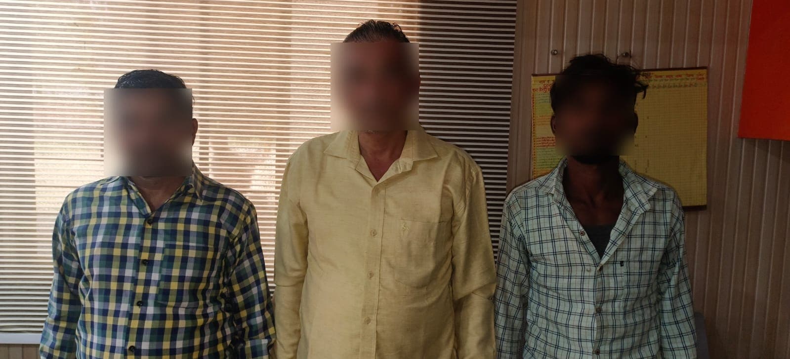 आगरा: खनन रोकने गई टीम पर जेसीबी चढ़ाने के मामले में चालक सहित तीन लोग गिरफ्तार, जानें क्या है मामला