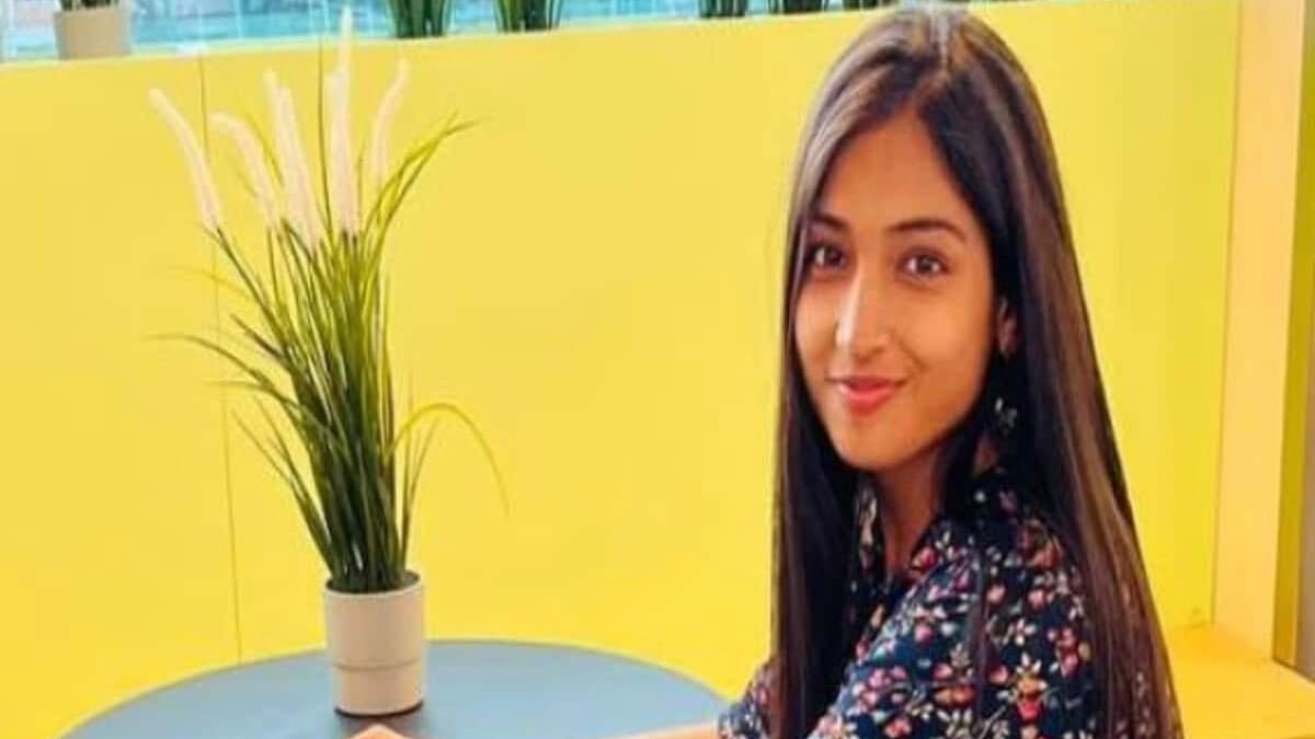MMMUT की छात्रा आराध्या त्रिपाठी को मिला गूगल से 52 लाख पैकेज पर जॉब ऑफर, घर और गांव में खुशी की लहर