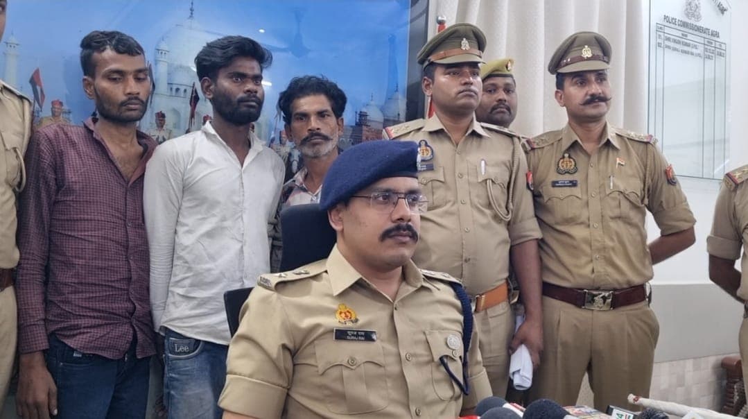 आगरा में दबदबा बनाने के लिए दोस्त की हत्याकर शव कूड़े के ढेर में फेंका, हत्यारोपी 3 दोस्त गिरफ्तार