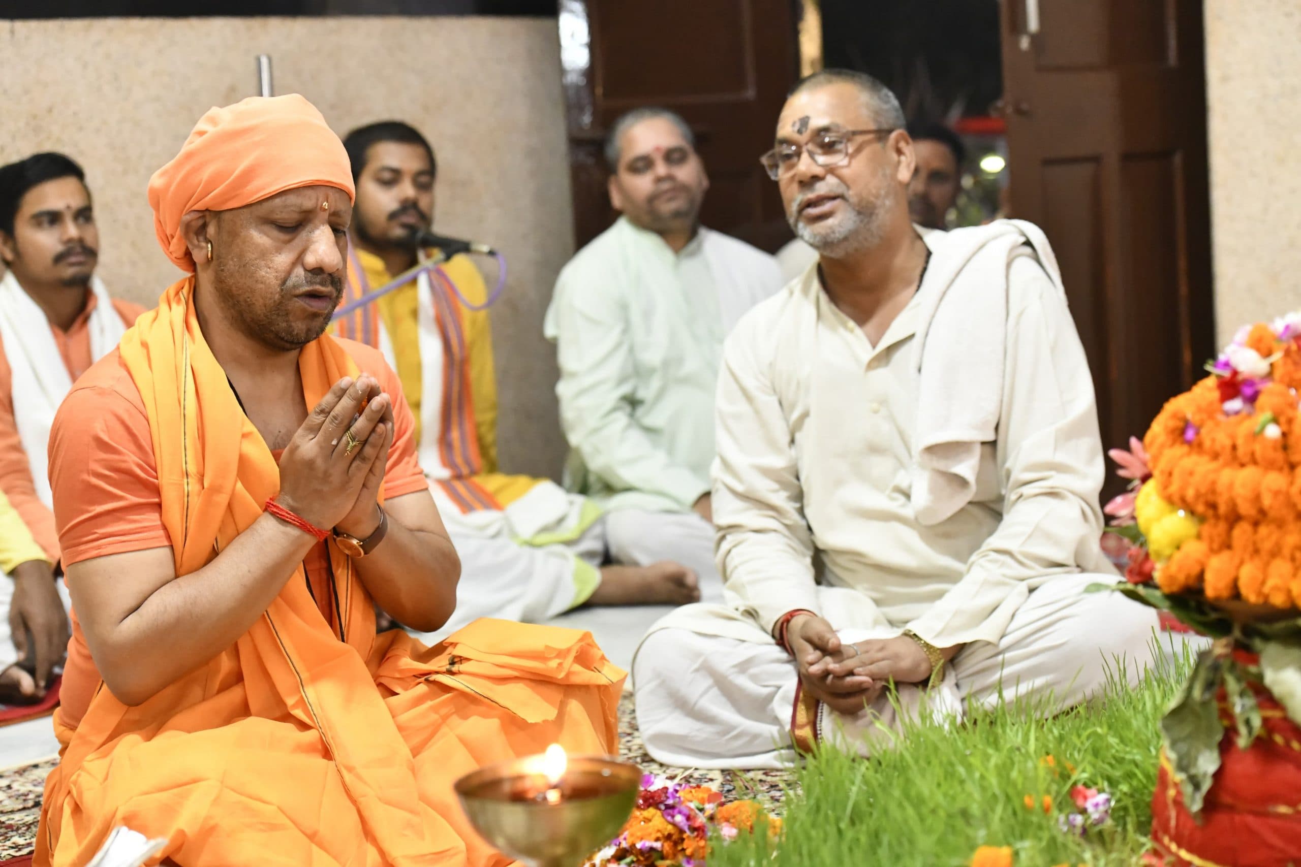 Gorakhpur : सीएम योगी ने महानिशा पूजन कर किया हवन, गोरक्षपीठाधीश्वर की जगतजननी से लोकमंगल की प्रार्थना