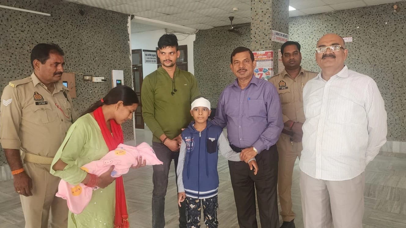 देवरिया नरसंहार: घायल अनमोल 28 दिन के बाद हुआ डिस्चार्ज, घटना के बाद 2 अक्टूबर से चल रहा था उसका इलाज