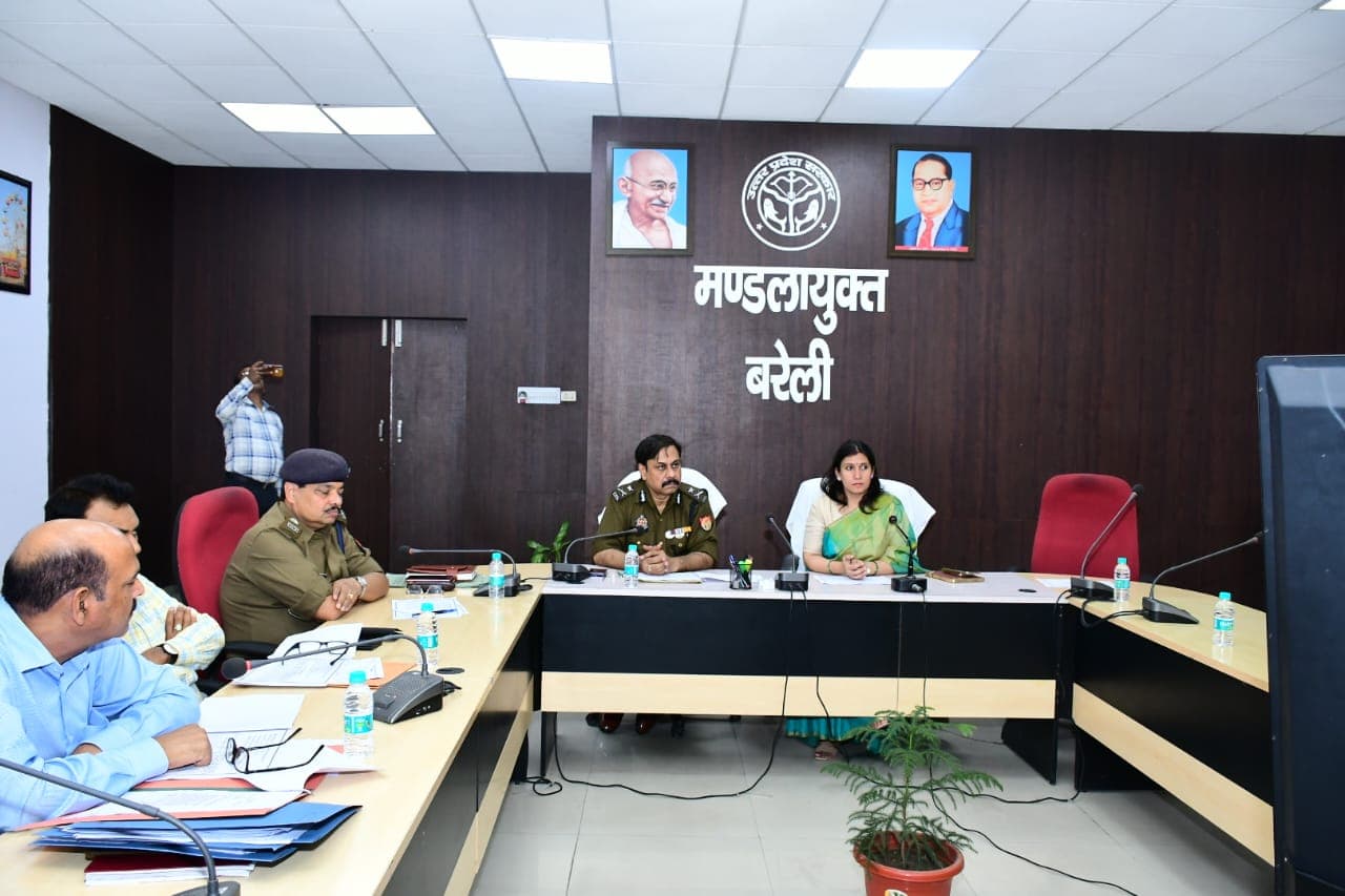 बरेली : बाइक-स्कूटी से गए तो स्कूल में नहीं होगी एंट्री, बदायूं में 5 की मौत के बाद 
कमिश्नर ने लगाई पाबंदी