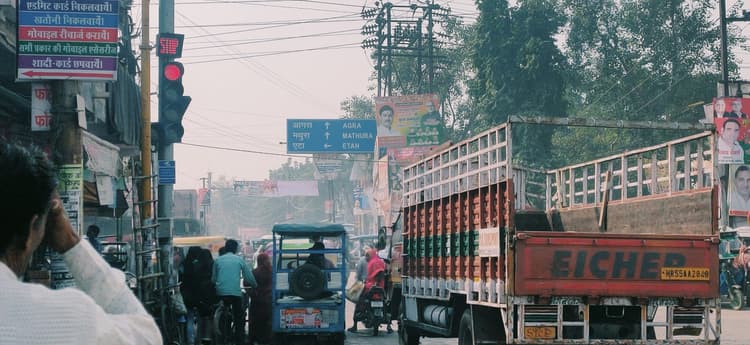 Diwali 2021: बाहर से अलीगढ़ आने वाले भारी वाहन 6 नवंबर तक निकलेंगे इस रूट से, पढ़ें पूरी खबर