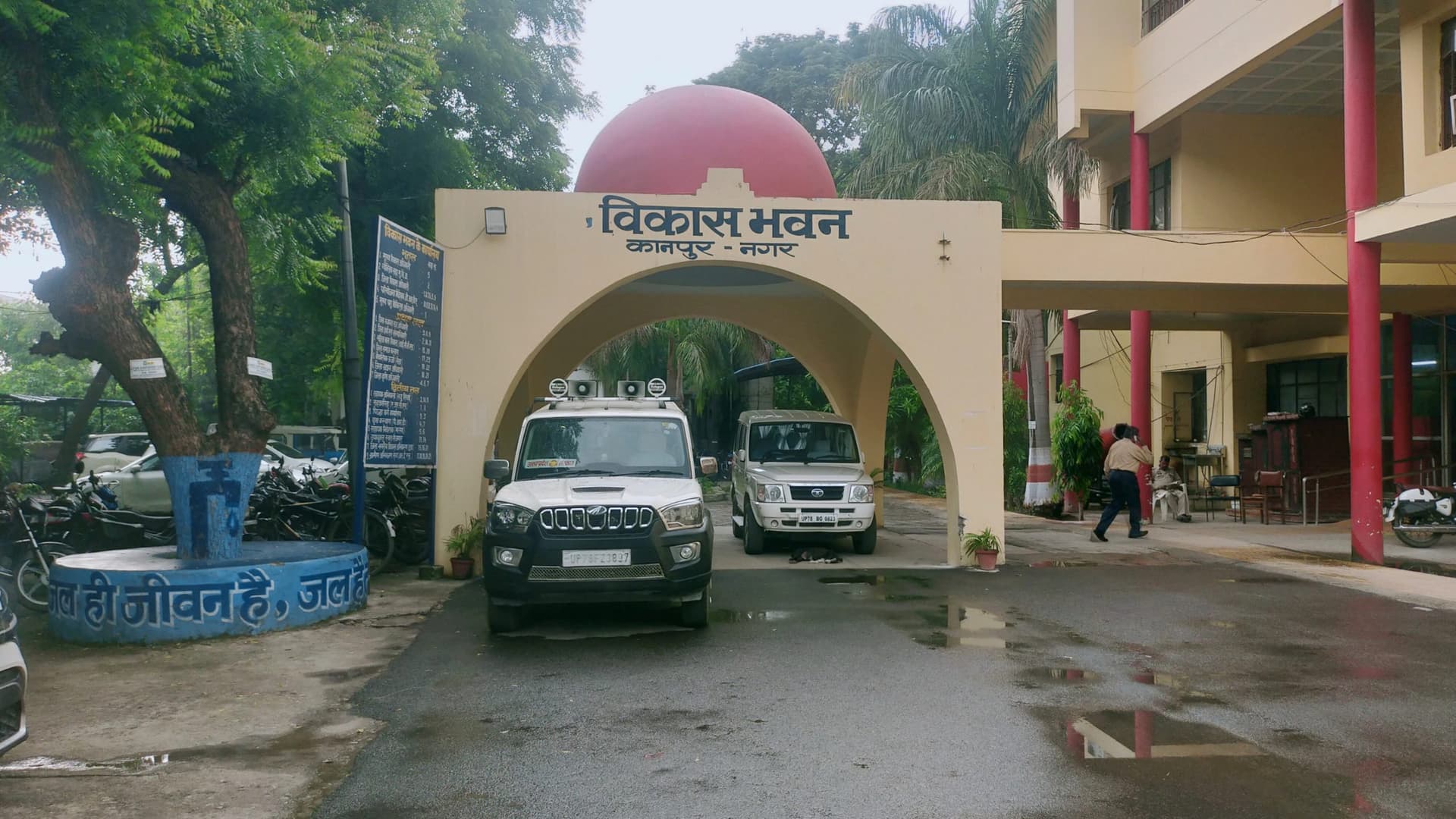 फाइलों और दस्तावेजों को चुराकर कबाड़ी को बेचने वाले सफाईकर्मी पर एफआईआर दर्ज...