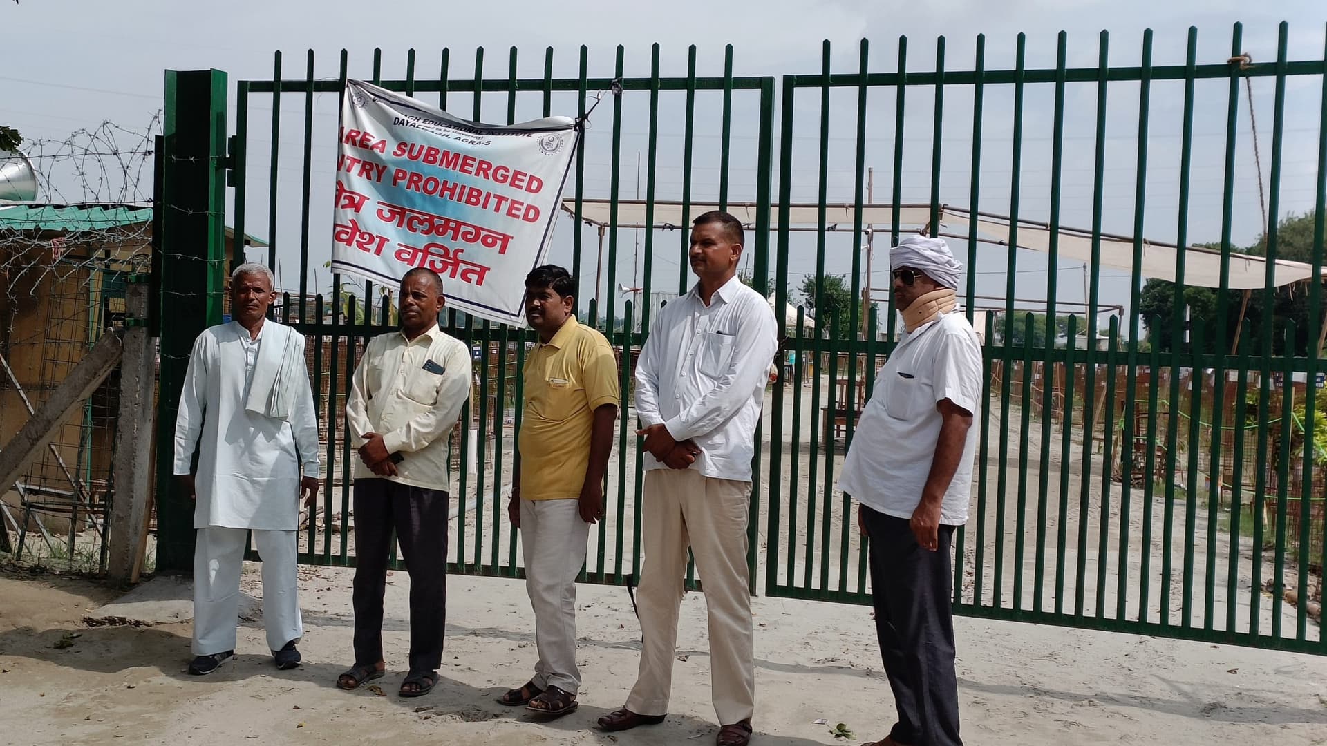 सत्संग सभा द्वारा अवैध कब्जे के मामले में किसान नेता ने कहा, सत्संगियों पर कब चलेगा बाबा का बुलडोजर