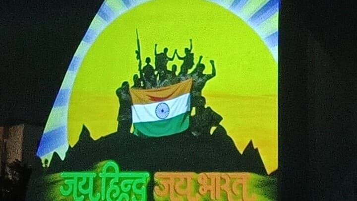 आगरा: शहीद स्मारक पर लाइट एंड साउंड शो में नहीं इकट्ठा हुई भीड़, खाली पड़ी रहीं कुर्सियां