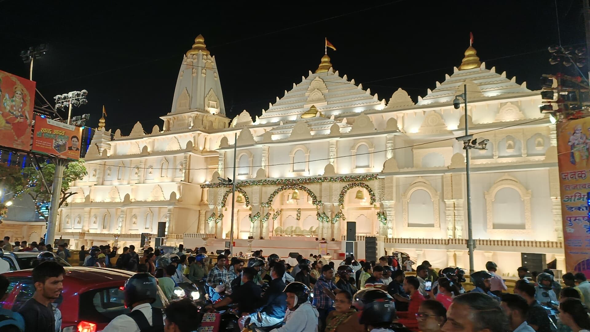 AGRA में  गणेश जी के डोले से शुरू हुई राम बारात, जानकी को ब्याने निकलेंगे दशरथ नंदन,  ऐसा है जनक महल...