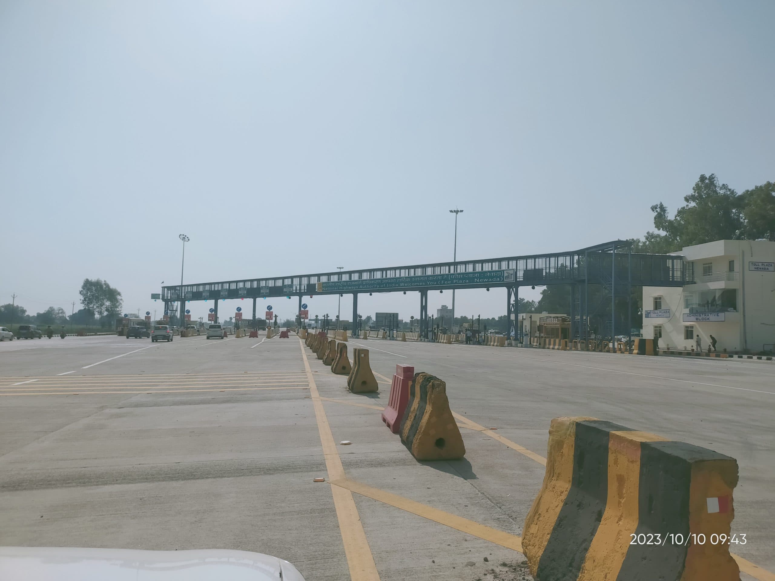 कानपुर-अलीगढ़ आना- जाना आज से महंगा हुआ, चारपहिया वाहन से जाने वालों को नेवादा पर 140 रुपये का देना होगा टोल...