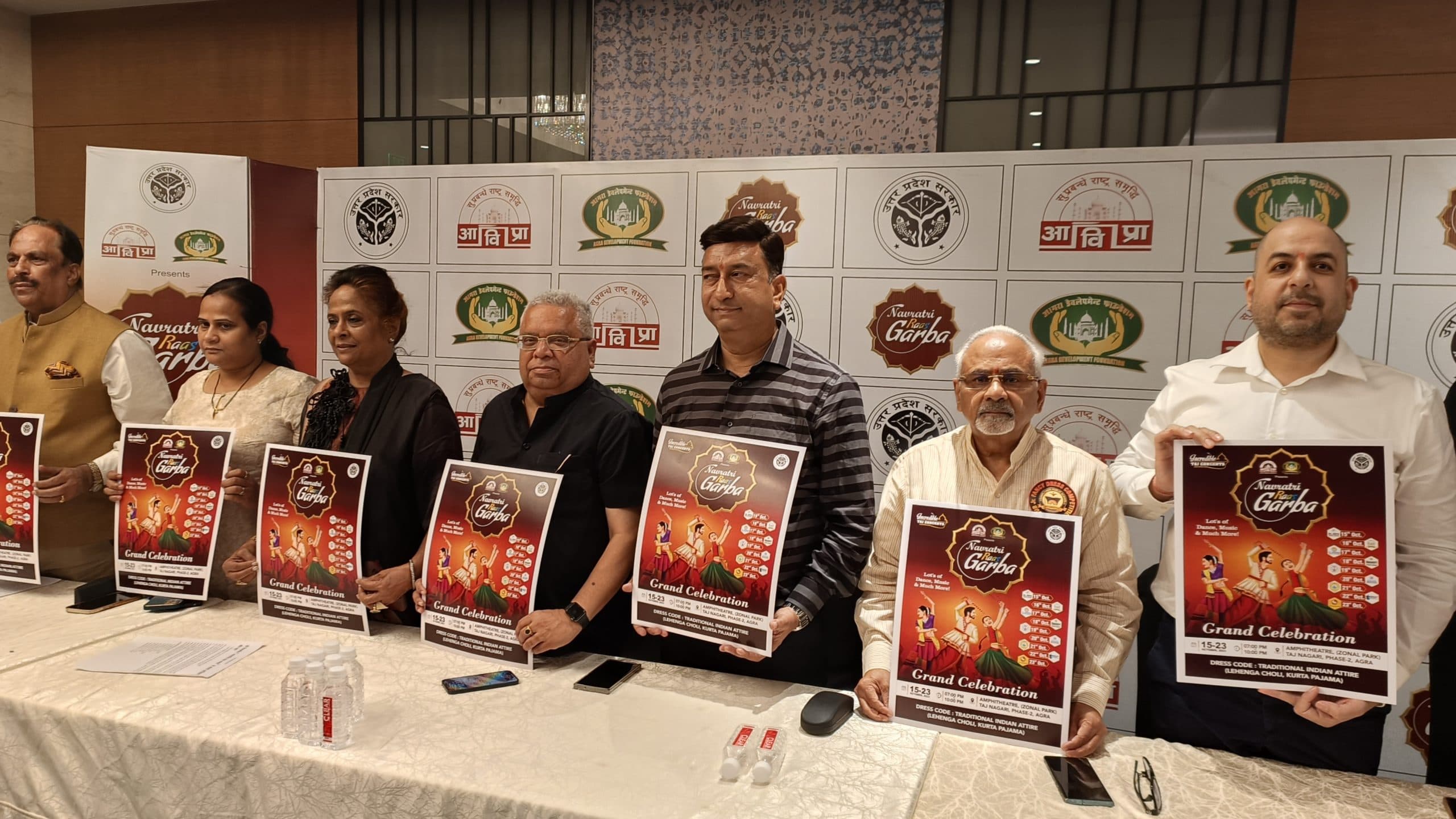 आगरा: शारदीय नवरात्र में 9 दिन तक होगा डांडिया और गरबा का आयोजन, पोस्टर का हुआ विमोचन