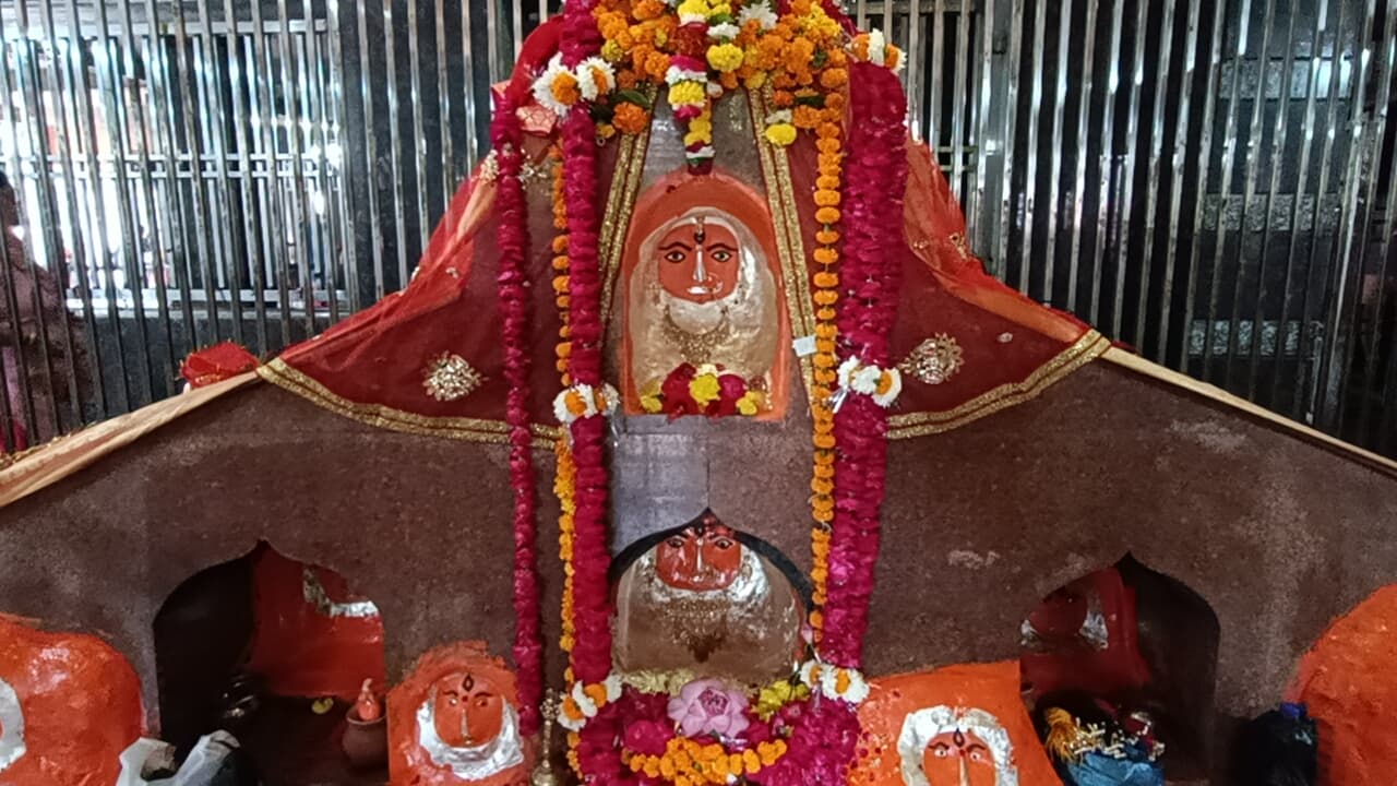आगरा: चामुंडा देवी मंदिर के कारण ब्रिटिश सरकार को रेलवे ट्रैक में करना पड़ा था बदलाव, 350 साल पुराना है इतिहास
