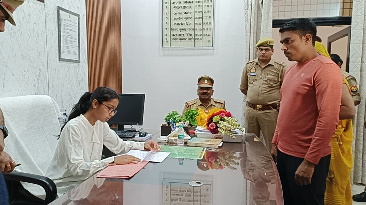 आगरा: 'ट्रैफिक' फिल्म से देखा आईपीएस अफसर बनने का सपना, थाने की प्रभारी बनकर सपने की पहली सीढ़ी पर रखा कदम