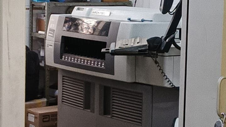 AGRA जिला अस्पताल में थाइरॉएड की जांच करने वाली मशीन को खा गए चूहा, इलाज के लिए भटक रहे मरीज