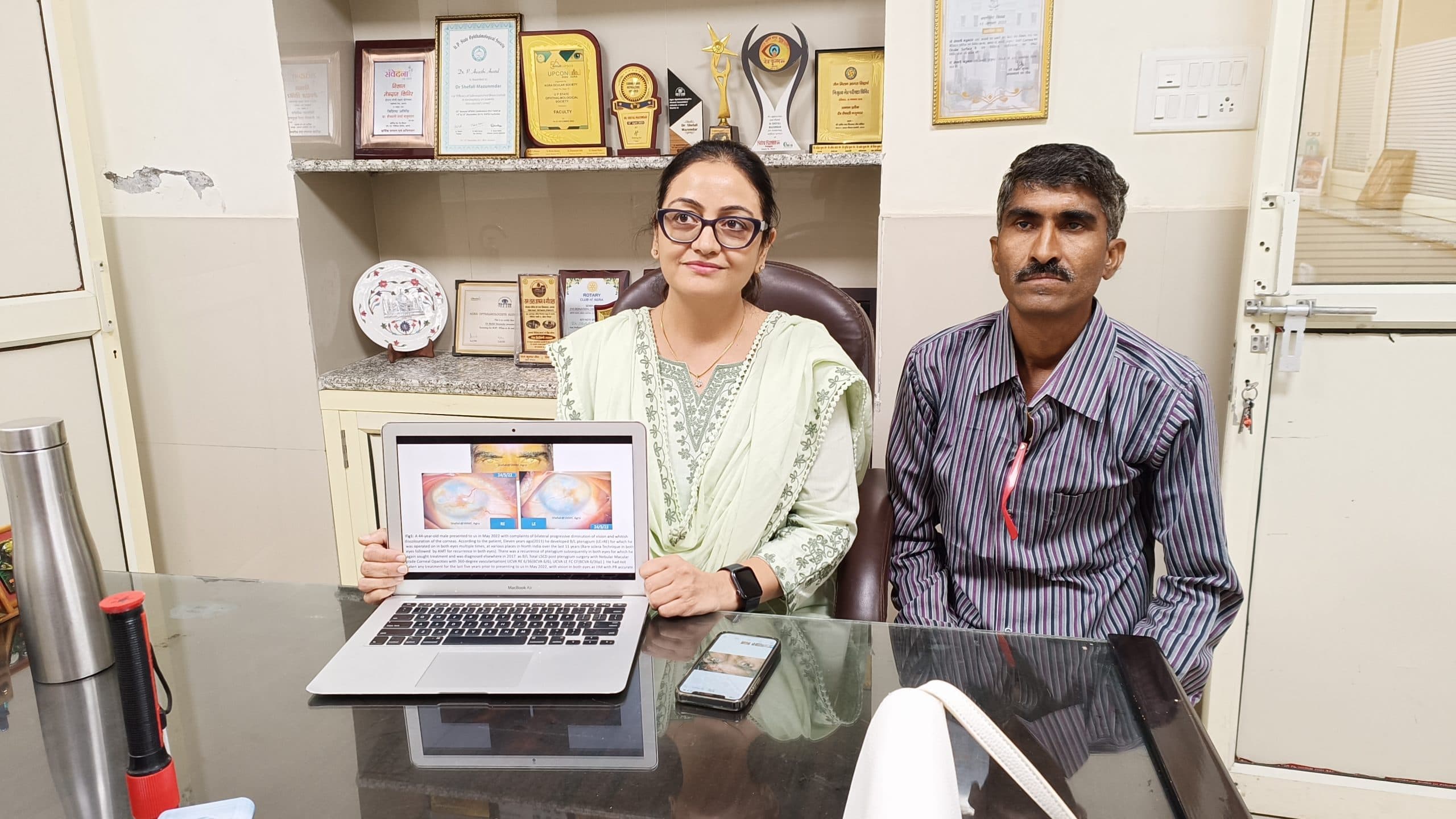 Agra : पत्नी की आंख के टिशु ने शैलेश के जीवन में 12 साल बाद ला दिया उजाला, SNMC में हुआ UP का पहला सफल ऑपरेशन