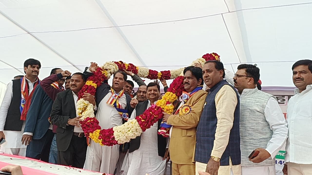 Agra: शिवपाल यादव बोले- I-N-D-I-A को बचाने की जिम्मेदारी कांग्रेस की, स्वामी प्रसाद मौर्य का बयान निजी मामला