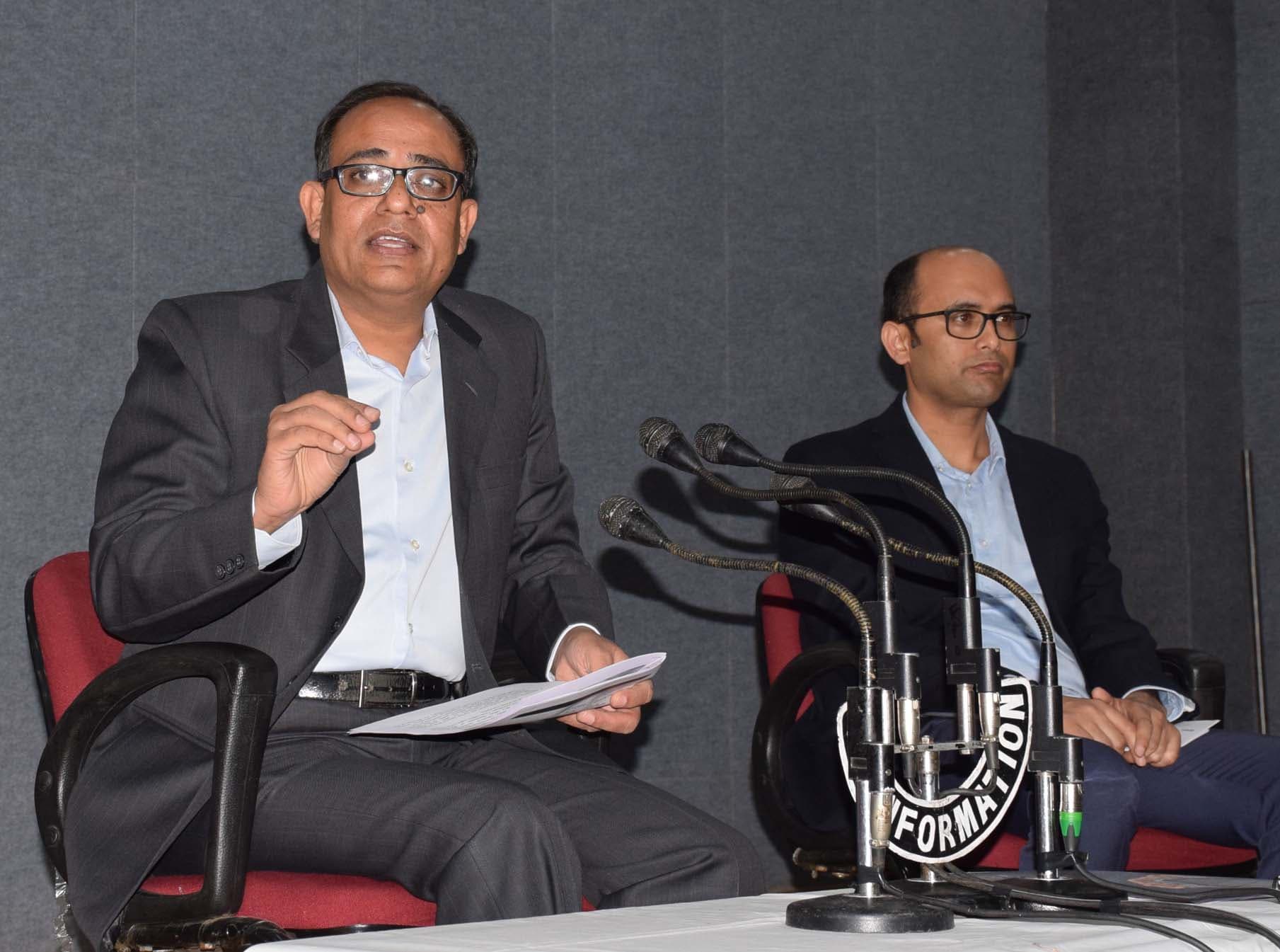 जम्मू कश्मीर के प्रिंसिपल सेक्रेटरी रोहित कंसल ने नए भूमि कानून पर ये कहा