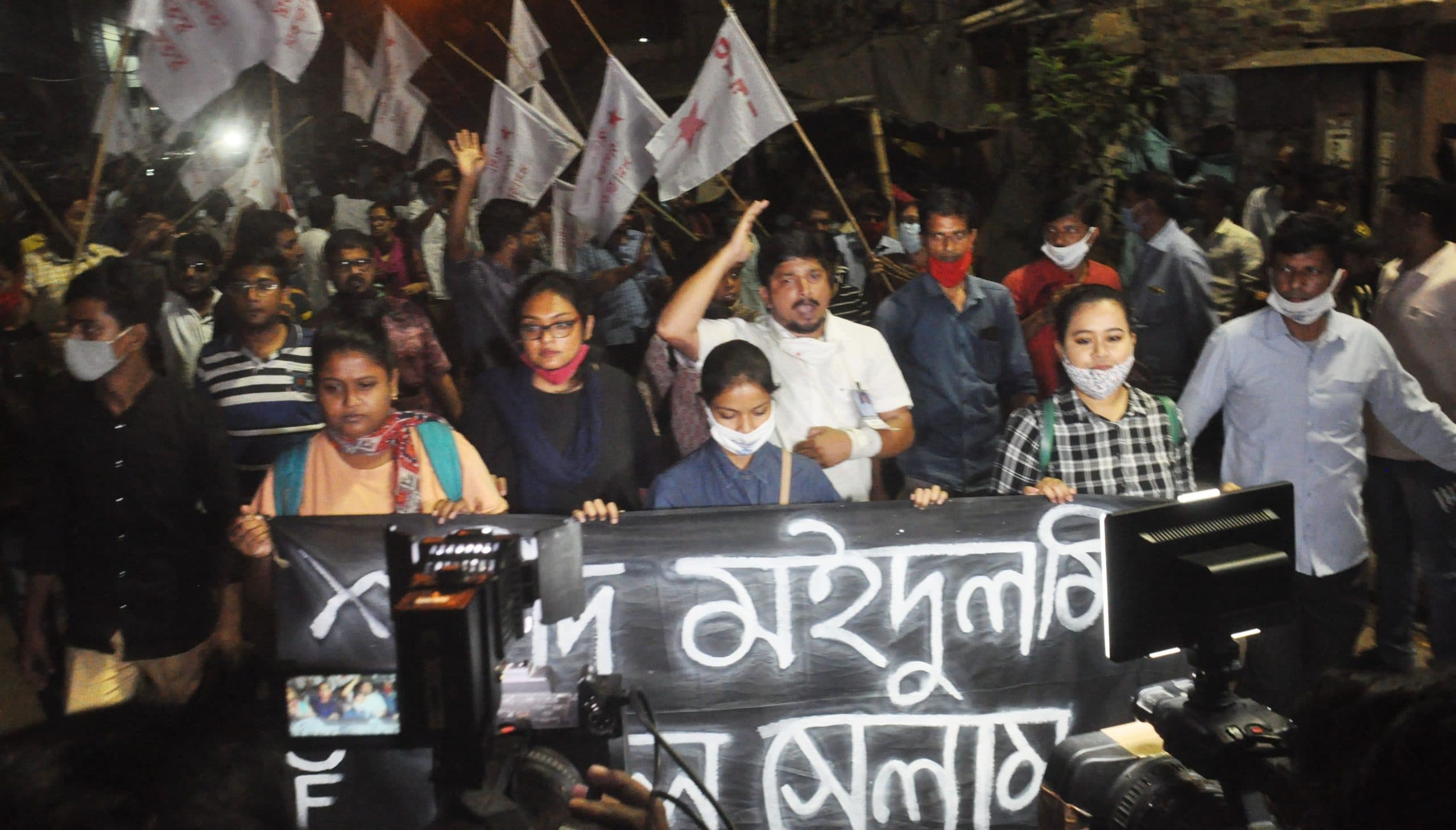 बंगाल चुनाव से पहले DYFI कार्यकर्ता की मौत से भड़का गुस्सा, पुलिस पर हमला, दो दिन राज्य के सभी थानों पर प्रदर्शन