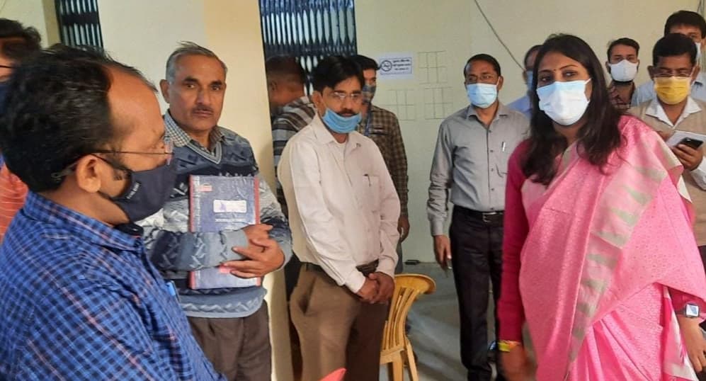 अलीगढ़ में बिगड़ा मौसम का मिजाज, बढ़ती ठंड से निपटने के लिए डीएम ने रैन बसेरा को दुरुस्त करने समेत दिए कई आदेश