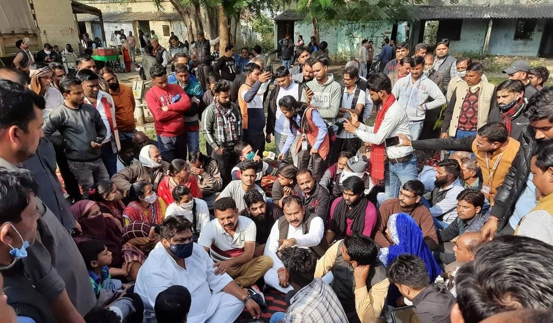 Aligarh News: पूर्व ब्लॉक प्रमुख रेनू शर्मा की मौत मामले ने पकड़ा तूल, CBI जांच की उठी मांग