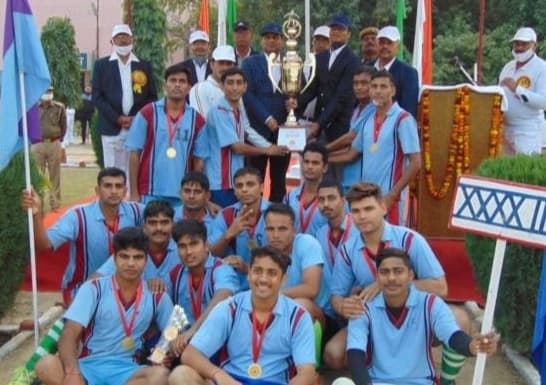 Aligarh News: मुरादाबाद को हराकर एटा ने जीता फुटबॉल फाइनल का मैच