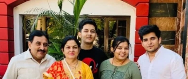 अलीगढ़ की शिवानी बनीं ‘गोल्डन गर्ल’, बीबीएयू दीक्षांत समारोह में मिले 12 गोल्ड, एक सिल्वर मेडल