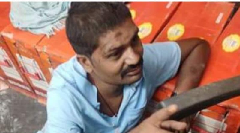 हसनपुर रोड स्टेशन पर ट्रेन खड़ी कर शराब पीने चला गया ड्राइवर, घंटे भर खड़ी रही ट्रेन