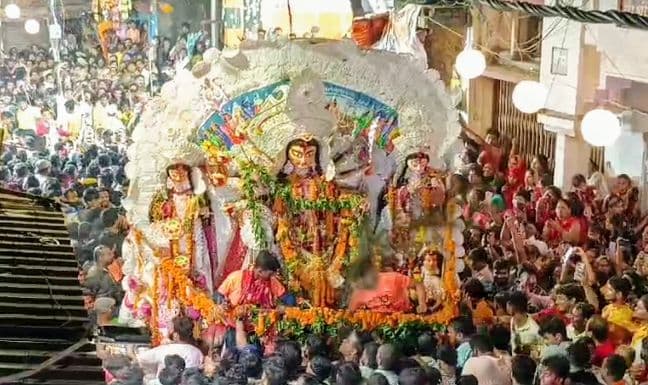 पुष्प वर्षा और जयकारों के बीच हुआ राघव शक्ति मिलन, पूरे देश में केवल गोरखपुर में होता है आयोजन, जानें खासियत