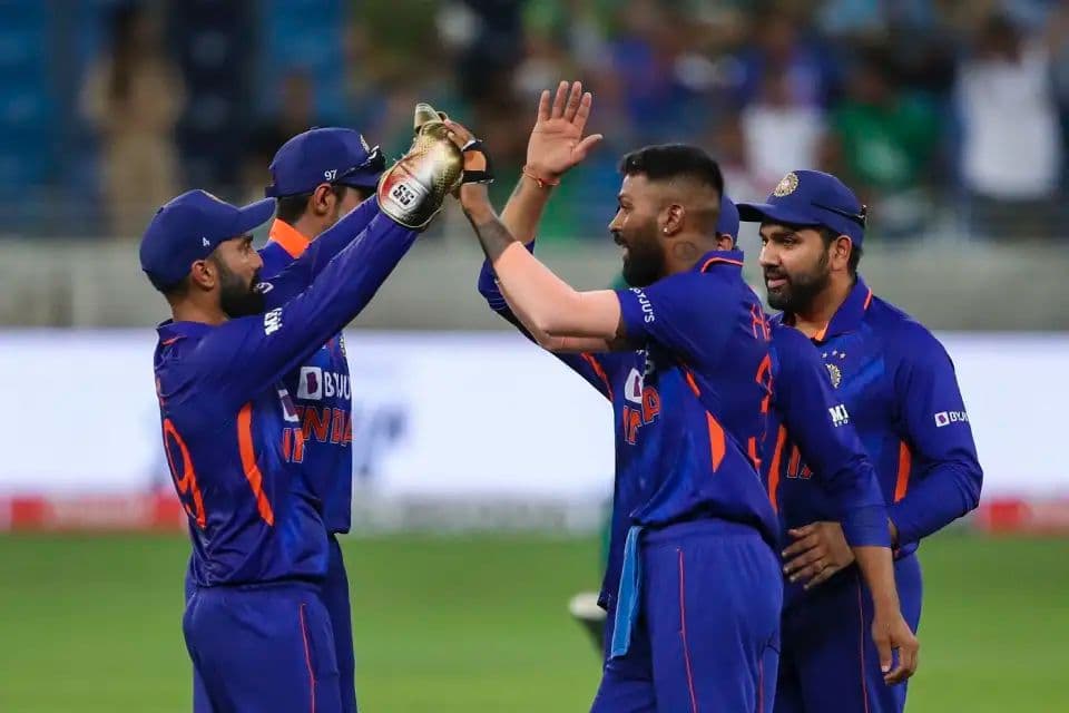 IND vs PAK: पाकिस्तान को पटकनी का जश्न, लखनऊ से मेरठ तक झूम उठे लोग, सीएम योगी ने ऐसे मनाया जश्न