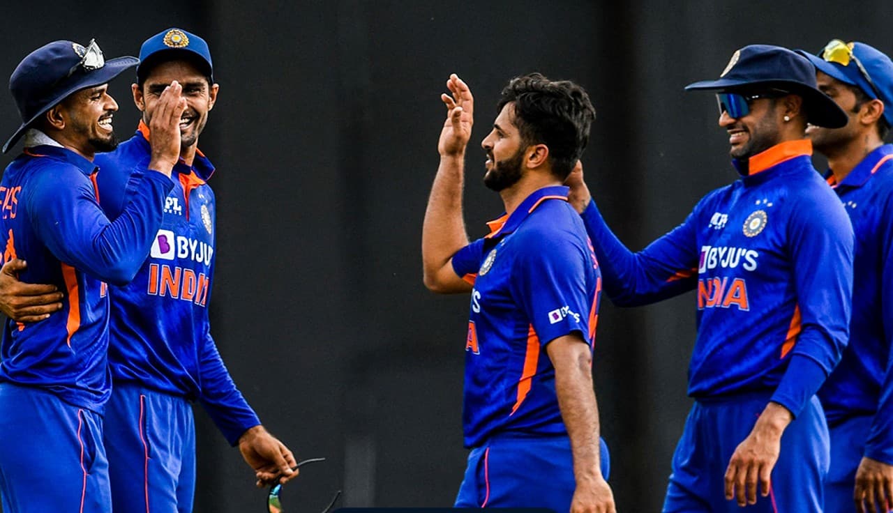 WI vs IND ODI: शिखर धवन की सेना इतिहास रचने से बस एक जीत दूर, क्लीन स्वीप पर होगी भारत की निगाहें WI vs IND ODI: शिखर धवन की सेना इतिहास रचने से बस एक जीत दूर, क्लीन स्वीप पर होगी भारत की निगाहें