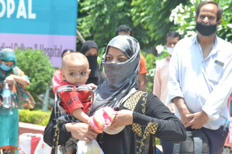 Coronavirus Outbreak: कोरोना केस के नंबर पर मत जाइए, मरीजों के ठीक होने में भारत की अच्छी रैंकिंग, जानिए लेटेस्ट अपडेट