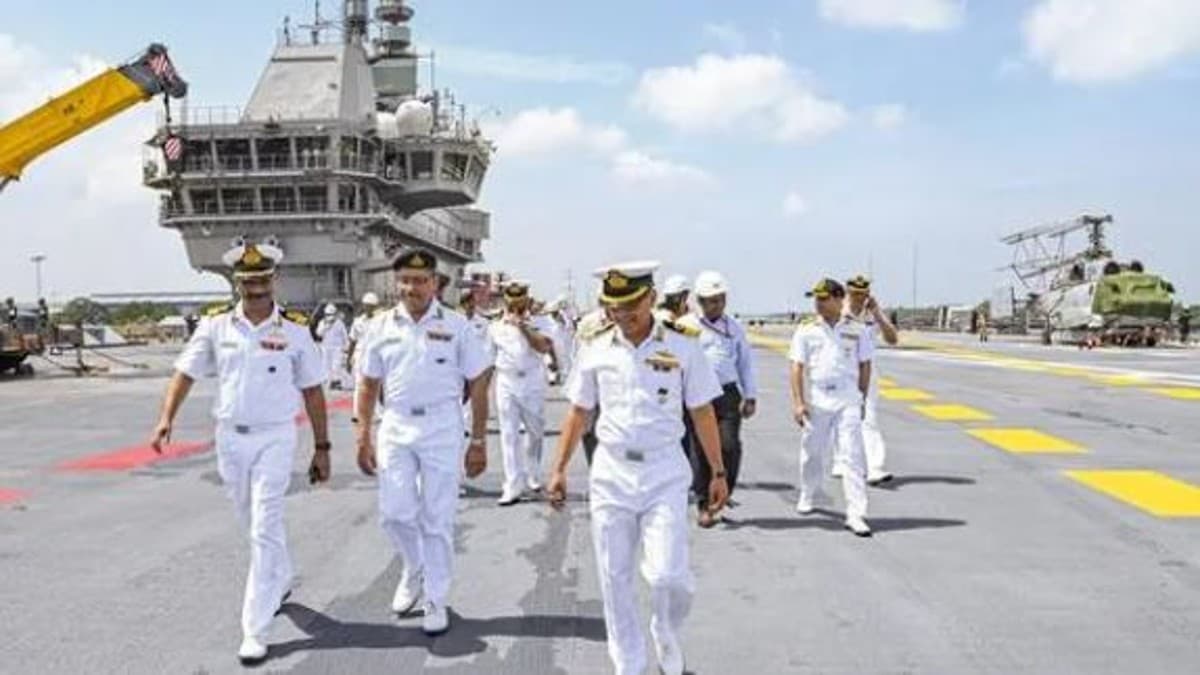 CSL ने भारतीय नौसेना को देश का पहला स्वदेश निर्मित विमान वाहक 'विक्रांत' सौंपा, जानें क्या कुछ है खास