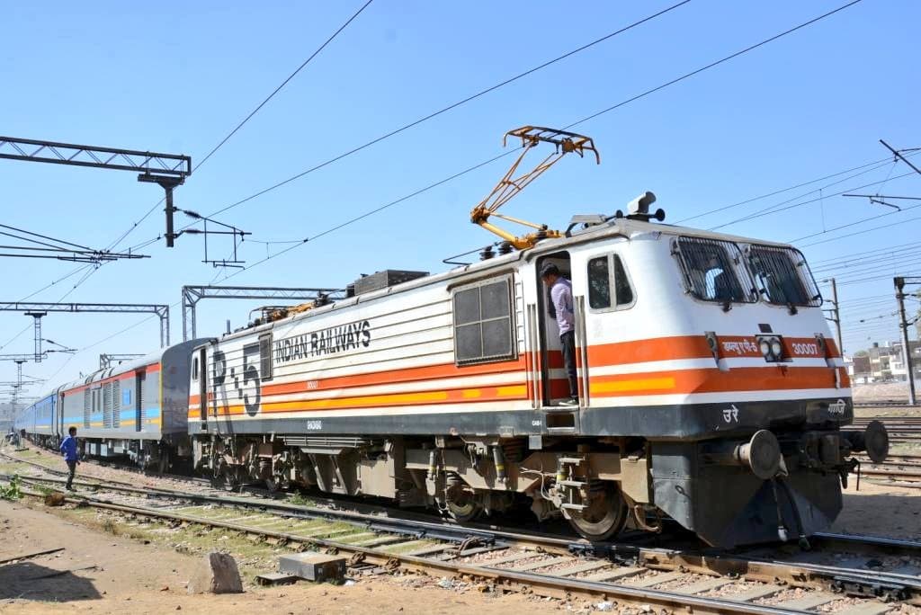 Cancelled Trains List Today: रेलवे ने 17 ट्रेनों को कर दिया है कैंसिल, देखें पूरी लिस्‍ट