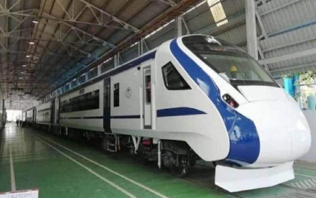 Vande Bharat Train: वंदे भारत ट्रेन को जल्द मिलेगा इलेक्ट्रिक इंजन, भारतीय रेलवे कर रहा है ये खास तैयारी