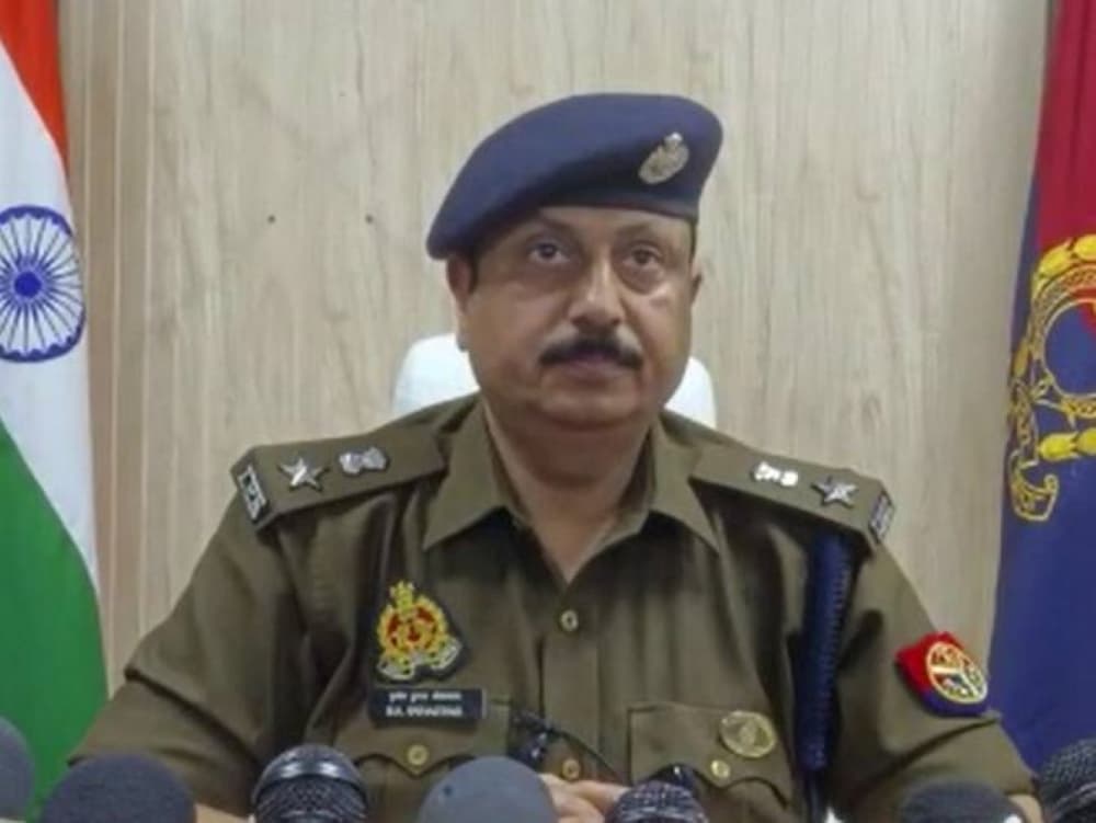 UP Police: कौशांबी के SP पर छेड़खानी का आरोप लगाने वाली महिला बयान से पलटी, अब कही ये बात, जानें पूरा मामला UP Police: कौशांबी के SP पर छेड़खानी का आरोप लगाने वाली महिला बयान से पलटी, अब कही ये बात, जानें पूरा मामला