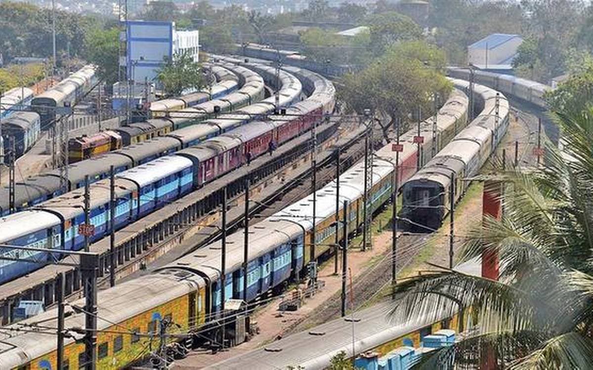 IRCTC/ Indian Railways News : रेलवे जल्द देगा खुशखबरी, बिहार-झारखंड के यात्रियों को भी होगा फायदा, जानिए ट्रेन से जुड़ी लेटेस्ट जानकारी
