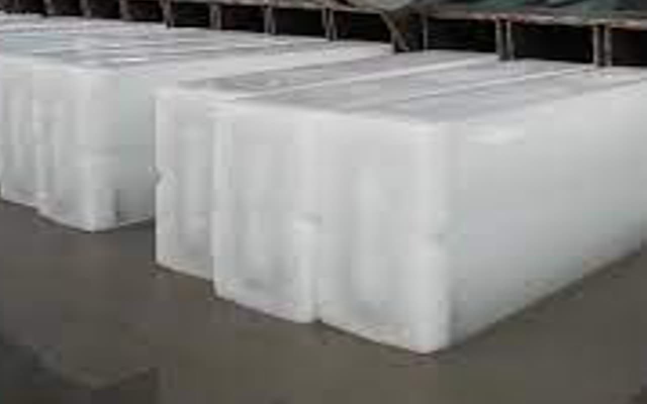 Jharkhand News: सावधान! गुमला में गंदे पानी से बन रहा बर्फ, प्रशासन ने फैक्ट्री किया सील