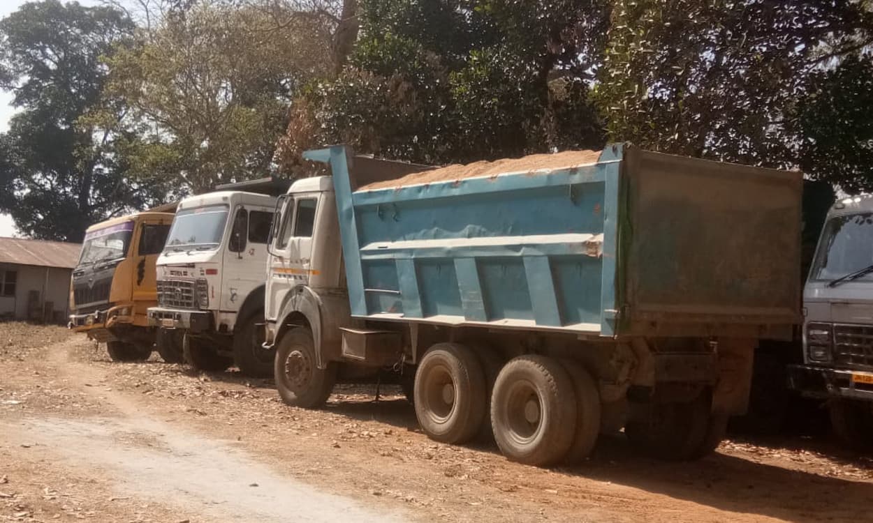 बिहार में NH 27 पर पूरे दिन चली छापेमारी, बालू-गिट्टी लदे 40 से ज्यादा ट्रक जब्त, डेढ़ करोड़ का जुर्माना