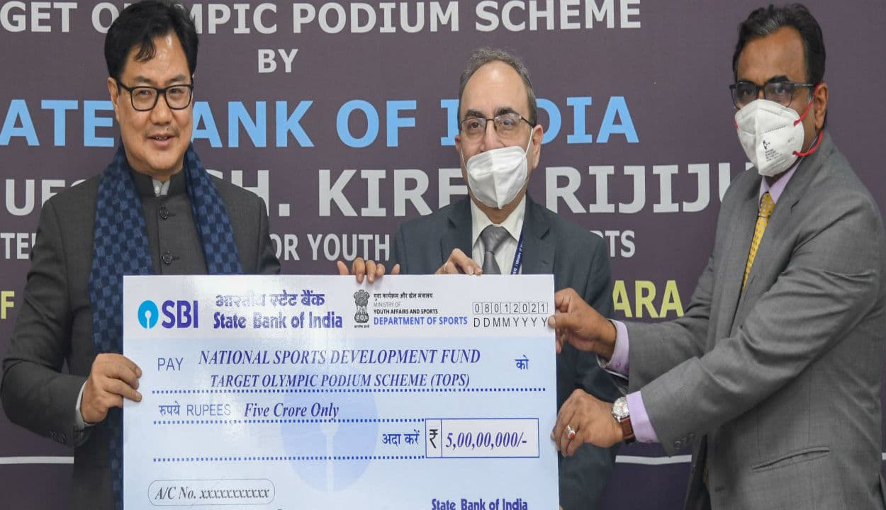 SBI ने NSDF को दिया 5 करोड़ रुपये का डोनेशन, एथलीटों को मिल सकेगी बेहतरीन ट्रेनिंग