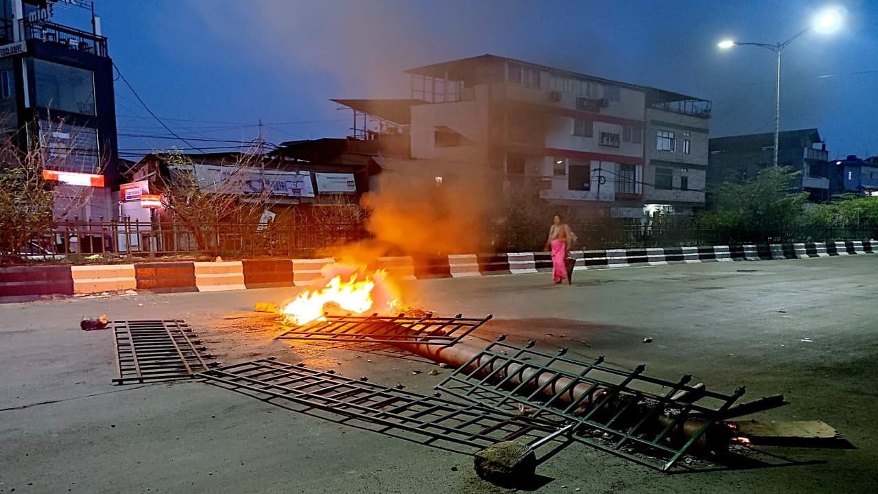 मणिपुर : इंफाल के पहाड़ी गांवों के घरों में आग लगाने वाले 22 उपद्रवी गिरफ्तार