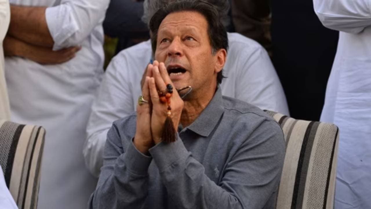 Imran Khan: खत्म हो जाएगा इमरान खान का राजनीतिक सफर! कोर्ट ने भेजा जेल, जानिए अब क्या कर सकते हैं पूर्व पीएम