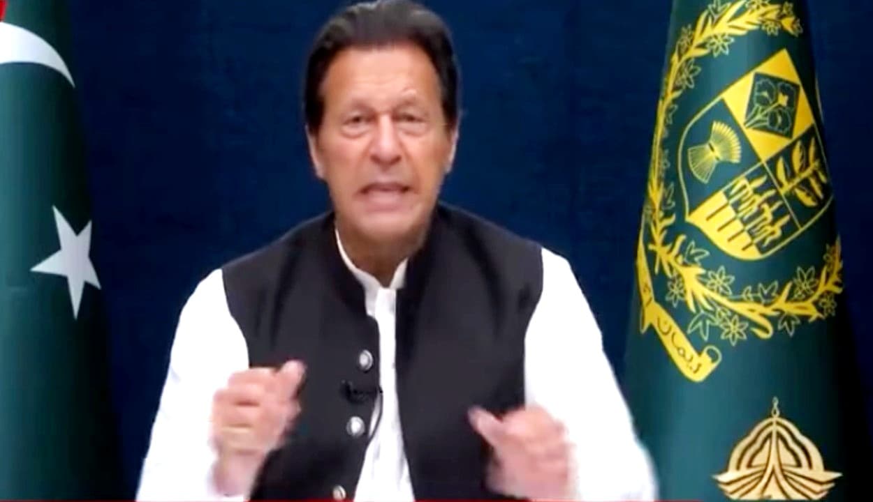इमरान खान का नया पैंतरा, कहा- सेना ने मतदान का सामना करने, चुनाव कराने या इस्तीफा देने का दिया अल्टीमेटम