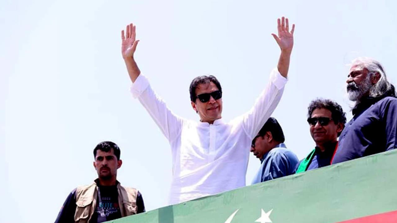 पाकिस्तान के लाहौर में धारा 144 लागू, रैली कर रहे इमरान खान की पार्टी के कार्यकर्ता गिरफ्तार